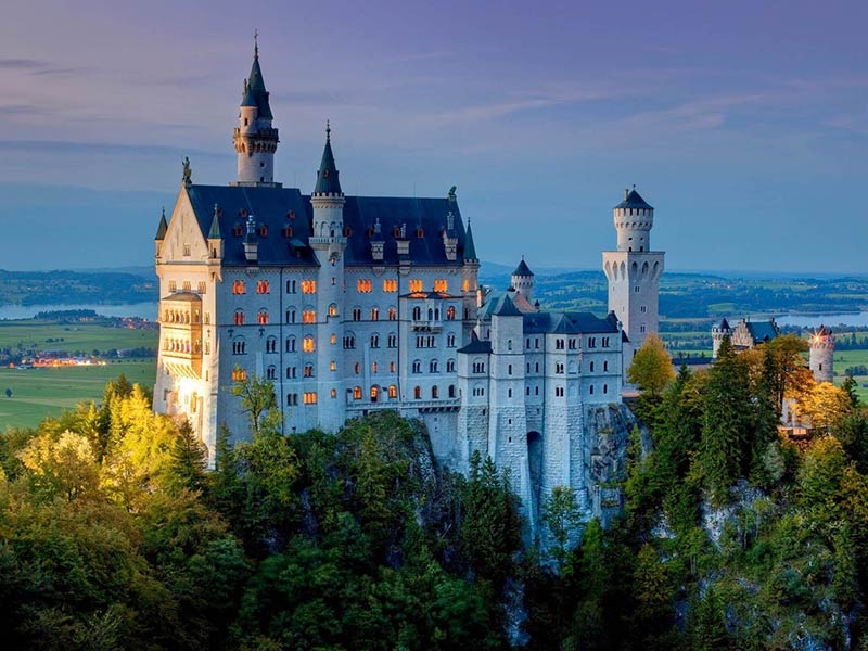 Казковий замок Нойшванштайн у Баварських Альпах, TourUkraine.