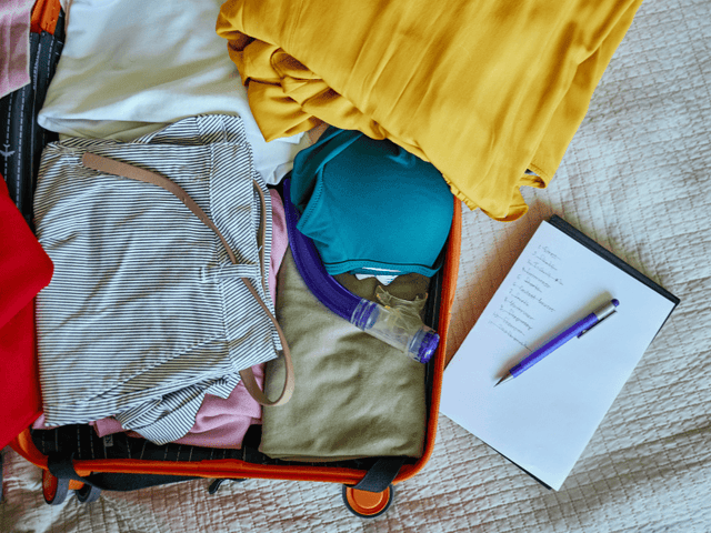 Удобная одежда в дорогу для продолжительного переезда.