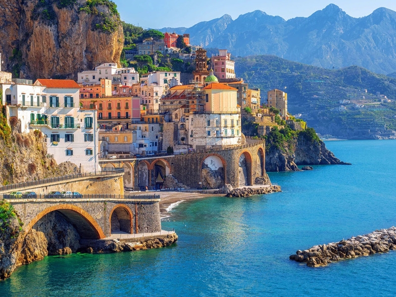 Вид на Позитано и Средиземное море, самые интересные места в Италии с Tour Ukraine.