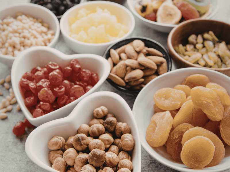 Ідеї здорового перекусу в дорогу: фрукти, горіхи, сендвічі