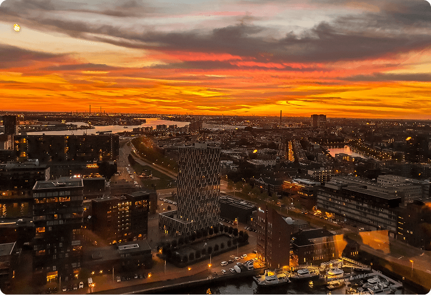 посадкова зупинка автобуса на маршруті Львів – Берлін перед міжнародною поїздкою до Німеччини